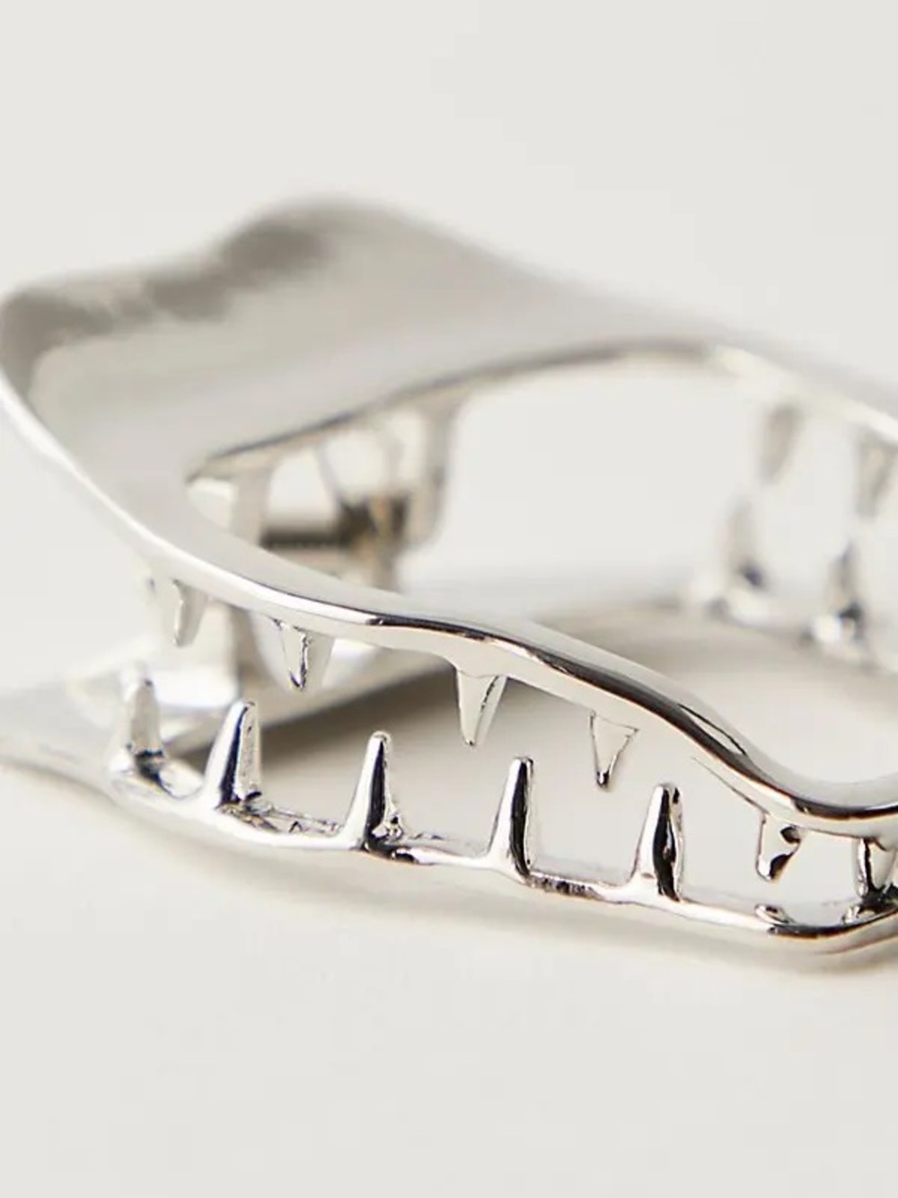 NWT FREE PEOPLE Hard Core Flat Claw Clip | Silver MSRP $18 - Picture 2 of 3